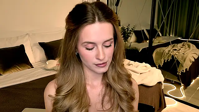 RozzitaBedberry online show from April 2026 12:17:01 PM