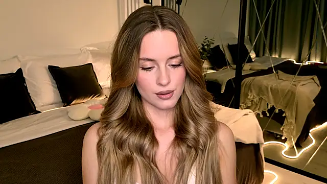 RozzitaBedberry online show from April 2026 01:50:01 PM