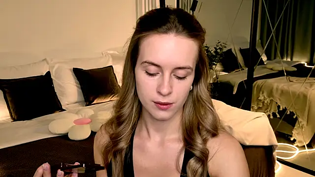 RozzitaBedberry online show from April 2026 12:34:01 PM