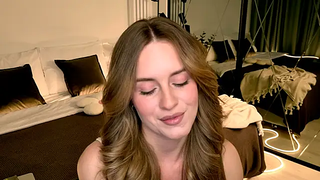 RozzitaBedberry online show from April 2026 12:29:01 PM