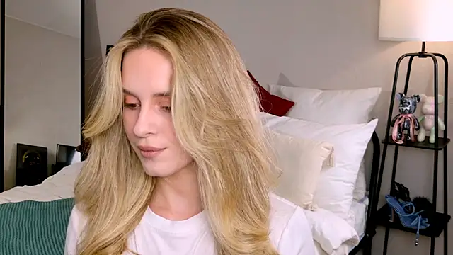 RozzitaBedberry online show from October 2025 01:13:02 PM