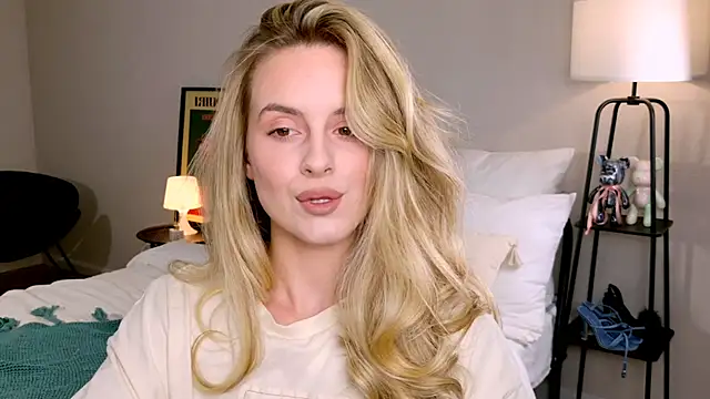 RozzitaBedberry online show from October 2025 02:18:02 PM