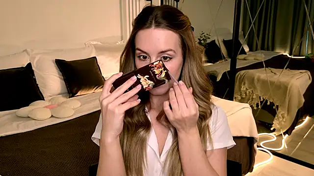 RozzitaBedberry online show from April 2026 01:24:01 PM