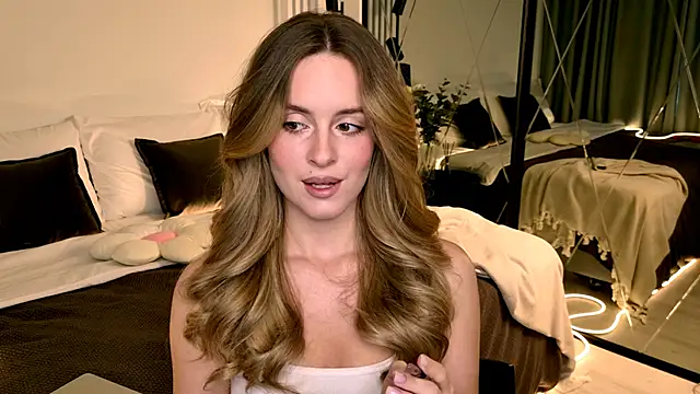 RozzitaBedberry online show from April 2026 01:07:02 PM