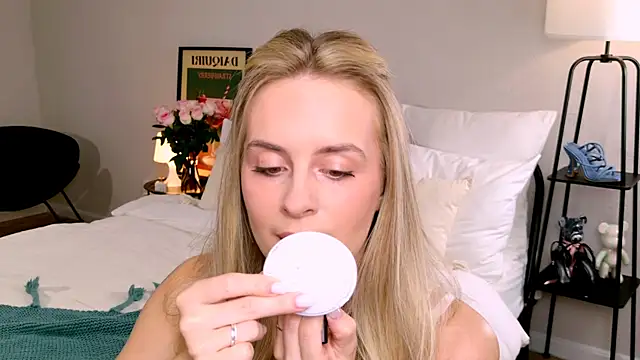 RozzitaBedberry online show from September 2025 06:09:02 AM