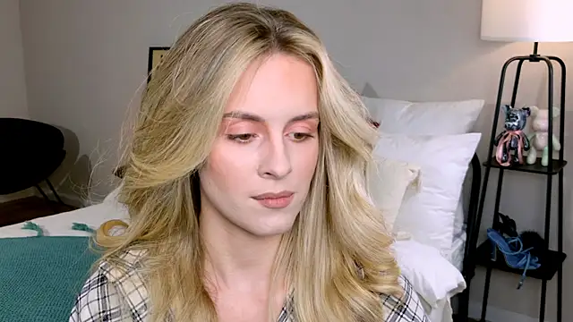 RozzitaBedberry online show from October 2025 01:47:01 PM