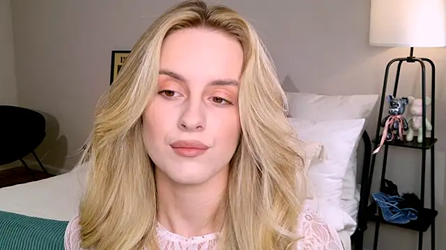 RozzitaBedberry online show from October 2025 01:34:01 PM