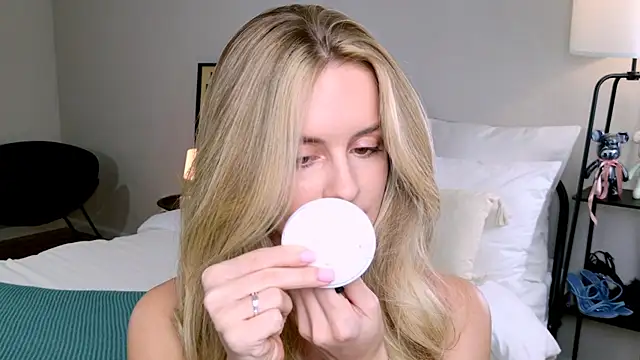 RozzitaBedberry online show from September 2025 01:06:01 PM