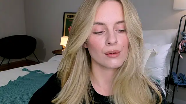 RozzitaBedberry online show from November 2025 02:53:01 PM