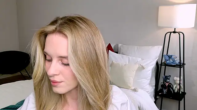 RozzitaBedberry online show from September 2025 01:05:02 PM