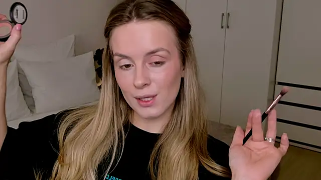 RozzitaBedberry online show from February 2026 05:01:01 PM