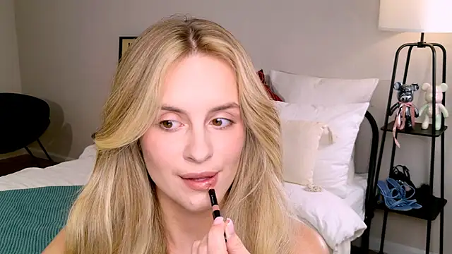 RozzitaBedberry online show from September 2025 01:28:02 PM