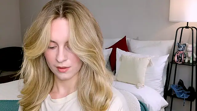 RozzitaBedberry online show from November 2025 02:21:02 PM