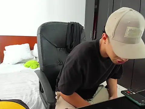 Chandler ken online show from October 2025 04:29:02 PM