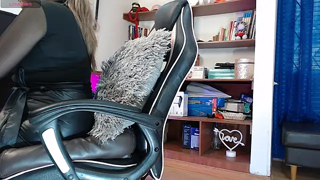 Snapshot of LiaTaylorr chatting on October 2025 12:17:02 PM LiaTaylorr online show from October 2025 12:17:02 PM