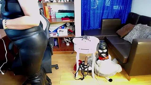 Snapshot of LiaTaylorr chatting on September 2025 12:34:02 PM LiaTaylorr online show from September 2025 12:34:02 PM