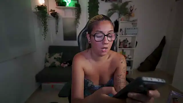 blvckbabyweed07 online show from April 2026 11:44:01 PM