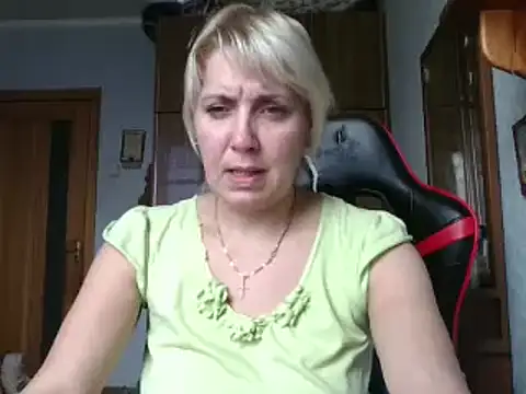 Snapshot of IrinaB1 chatting on November 2025 08:25:01 AM IrinaB1 online show from November 2025 08:25:01 AM