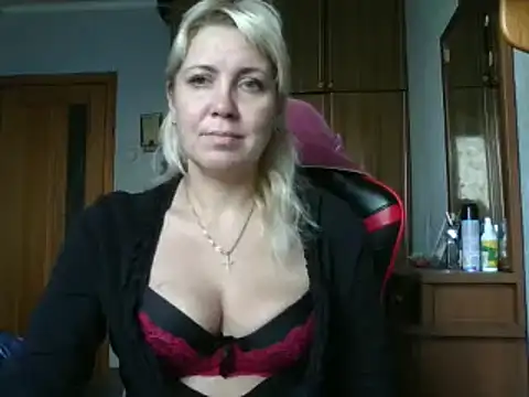 Snapshot of IrinaB1 chatting on October 2025 06:15:01 AM IrinaB1 online show from October 2025 06:15:01 AM