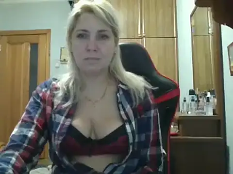 Snapshot of IrinaB1 chatting on November 2025 04:46:01 AM IrinaB1 online show from November 2025 04:46:01 AM