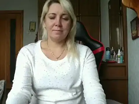 Snapshot of IrinaB1 chatting on November 2025 08:07:02 AM IrinaB1 online show from November 2025 08:07:02 AM