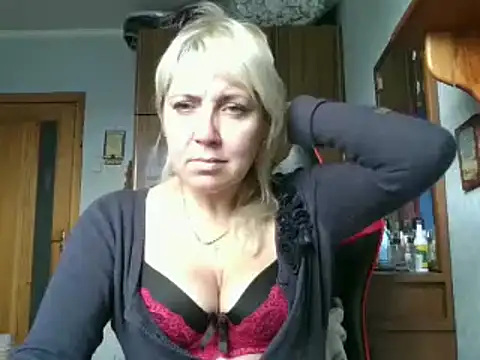 Snapshot of IrinaB1 chatting on October 2025 07:07:01 AM IrinaB1 online show from October 2025 07:07:01 AM