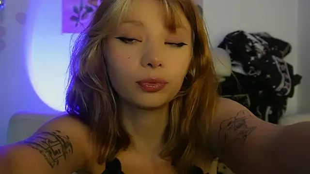 ari kat online show from May 2026 07:23:02 PM