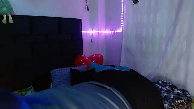 the lesbian game online show from February 2026 06:05:02 PM