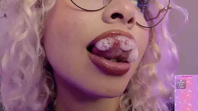 Haelycute online show from April 2026 12:24:01 AM