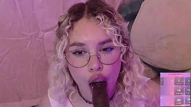 Haelycute online show from May 2026 11:30:01 PM