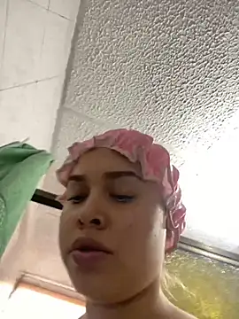 Haelycute online show from October 2025 07:35:02 PM