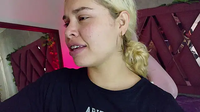 Snapshot of Haelycute chatting on February 2026 12:26:01 PM Haelycute online show from February 2026 12:26:01 PM