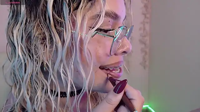 Haelycute online show from April 2026 12:29:02 AM