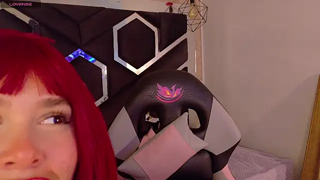 Haelycute online show from November 2025 08:13:02 PM