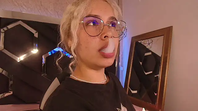 Haelycute online show from October 2025 12:56:02 AM