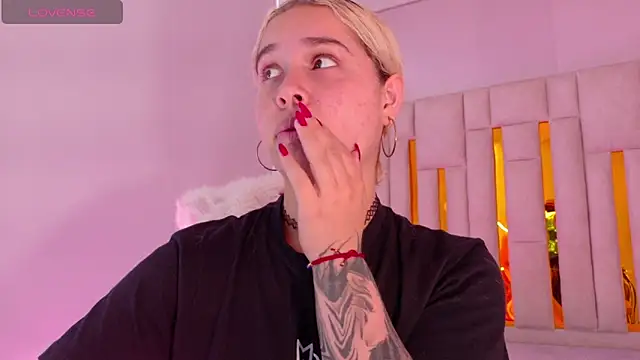 Haelycute online show from November 2025 07:18:02 PM