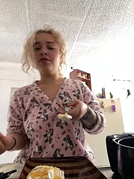 Haelycute online show from November 2025 03:38:01 PM