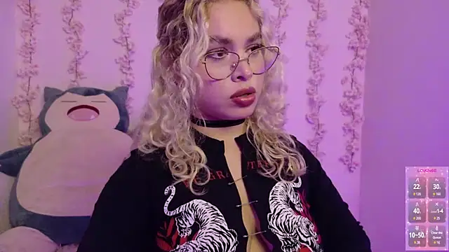 Haelycute online show from March 2026 04:11:01 AM