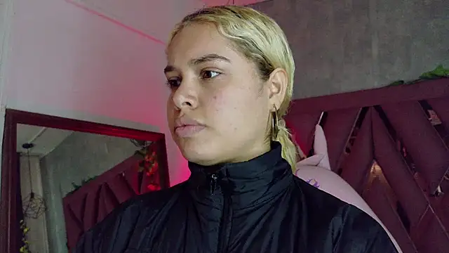 Snapshot of Haelycute chatting on February 2026 11:45:02 AM Haelycute online show from February 2026 11:45:02 AM