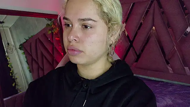 Snapshot of Haelycute chatting on February 2026 12:16:02 PM Haelycute online show from February 2026 12:16:02 PM