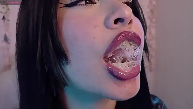 Haelycute online show from April 2026 09:28:01 PM