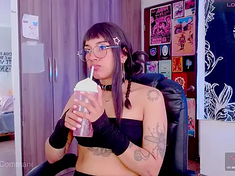 melissahowl online show from September 2025 06:18:02 PM