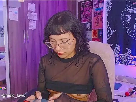 melissahowl online show from November 2025 04:00:01 PM