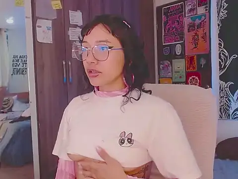 melissahowl online show from November 2025 01:31:01 AM