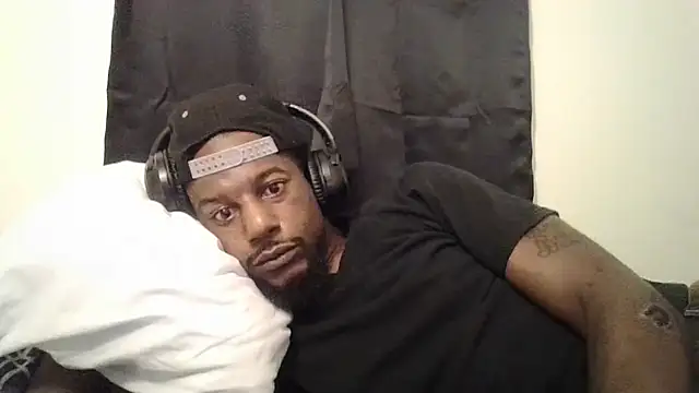 Snapshot of DreamvilleINC chatting on September 2025 06:12:01 AM DreamvilleINC online show from September 2025 06:12:01 AM