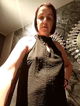 IsisBlake online show from November 2025 01:04:02 PM