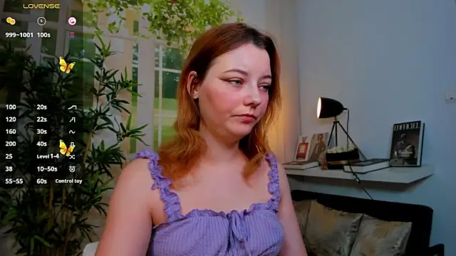 pretty little thing online show from November 2025 04:40:02 PM