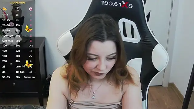 pretty little thing online show from April 2026 05:21:01 PM