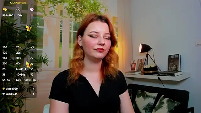 pretty little thing online show from November 2025 04:00:01 PM