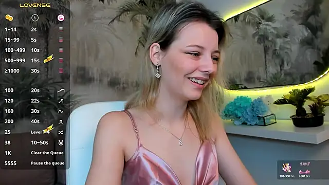 Snapshot of pretty_little_thing chatting on January 2025 07:12:01 PM pretty little thing online show from January 2025 07:12:01 PM
